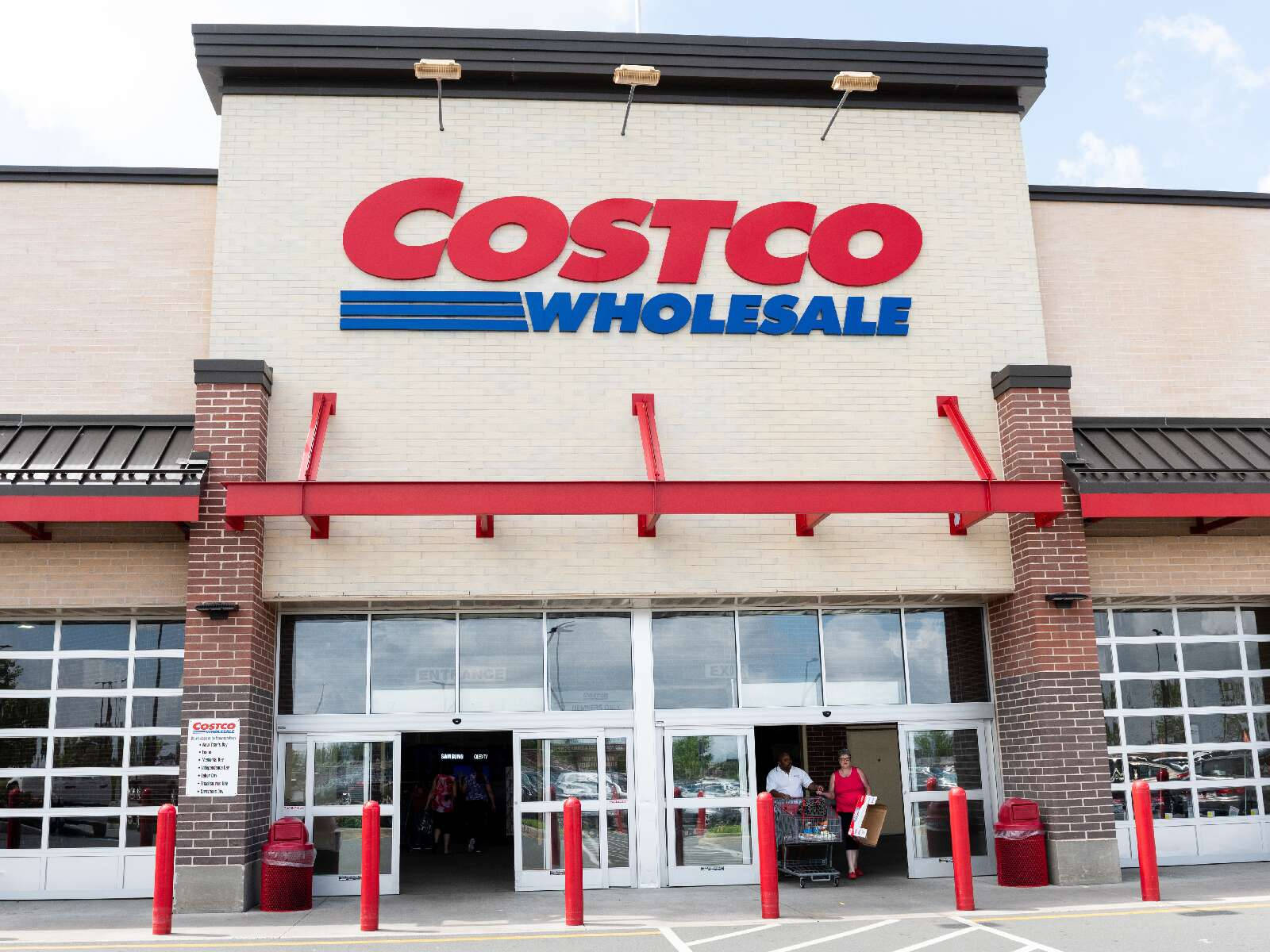 Front Shot Of Costco Wholesale Wallpaper