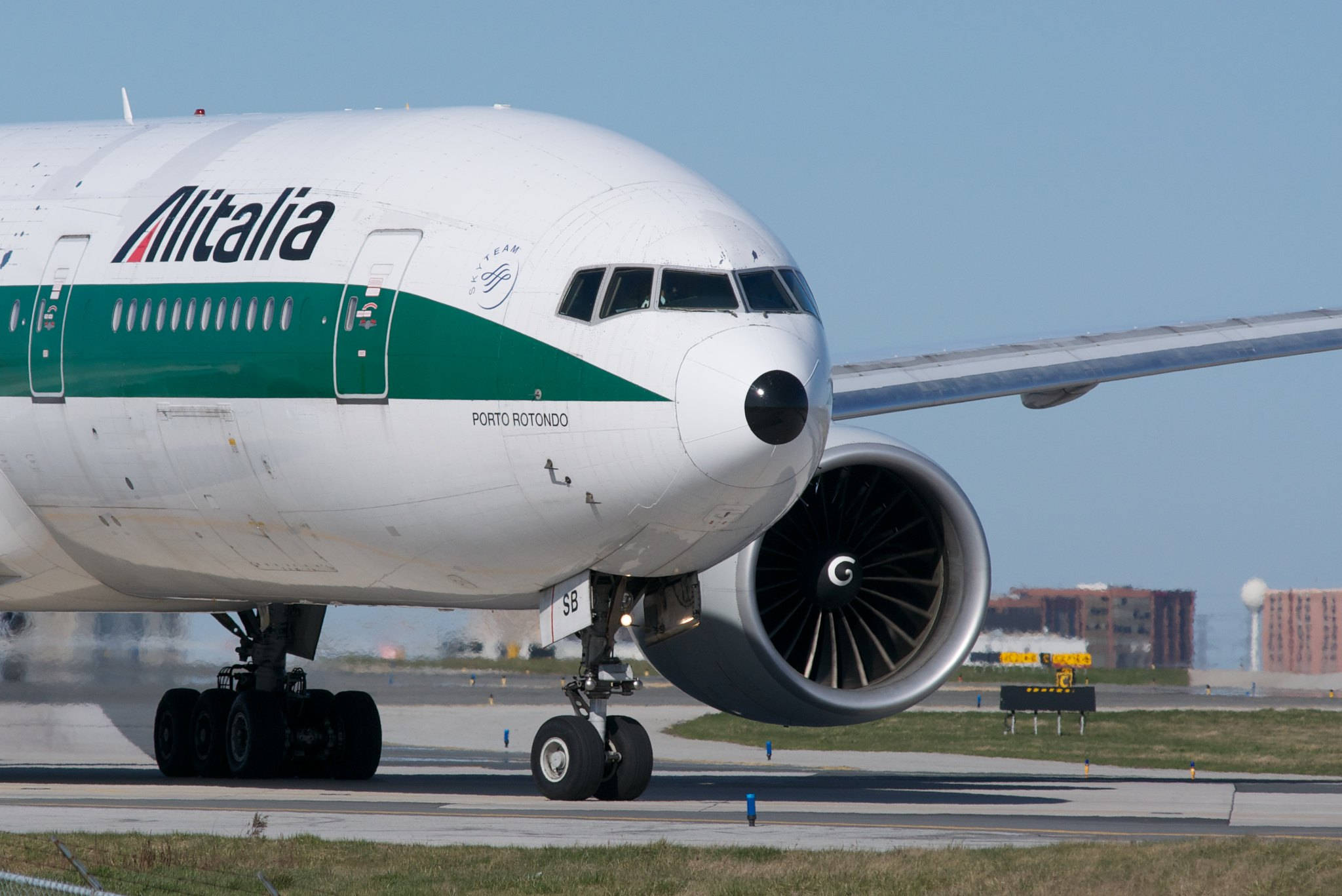 Front View Alitalia Wallpaper