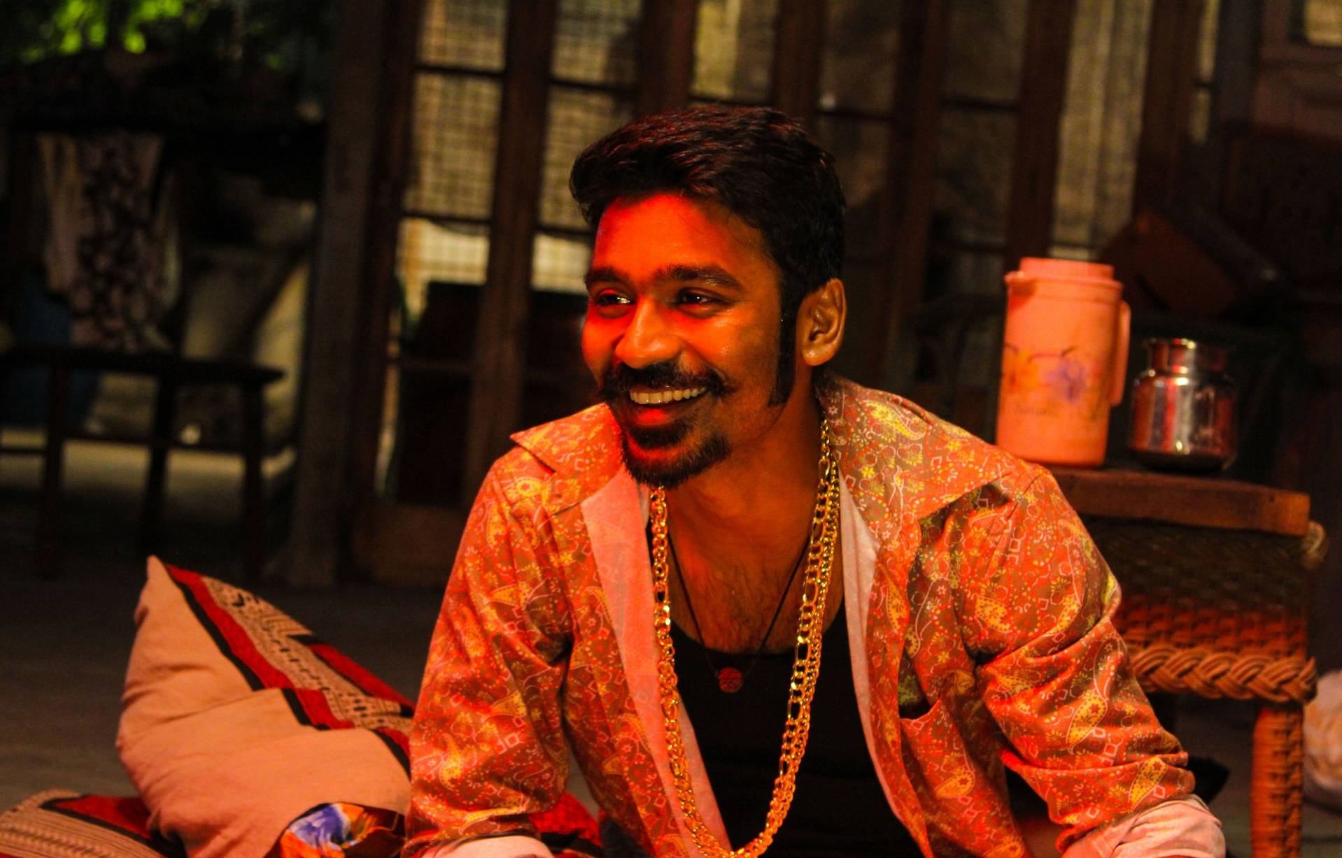 Fun Dhanush Character Maari Smiling Wallpaper