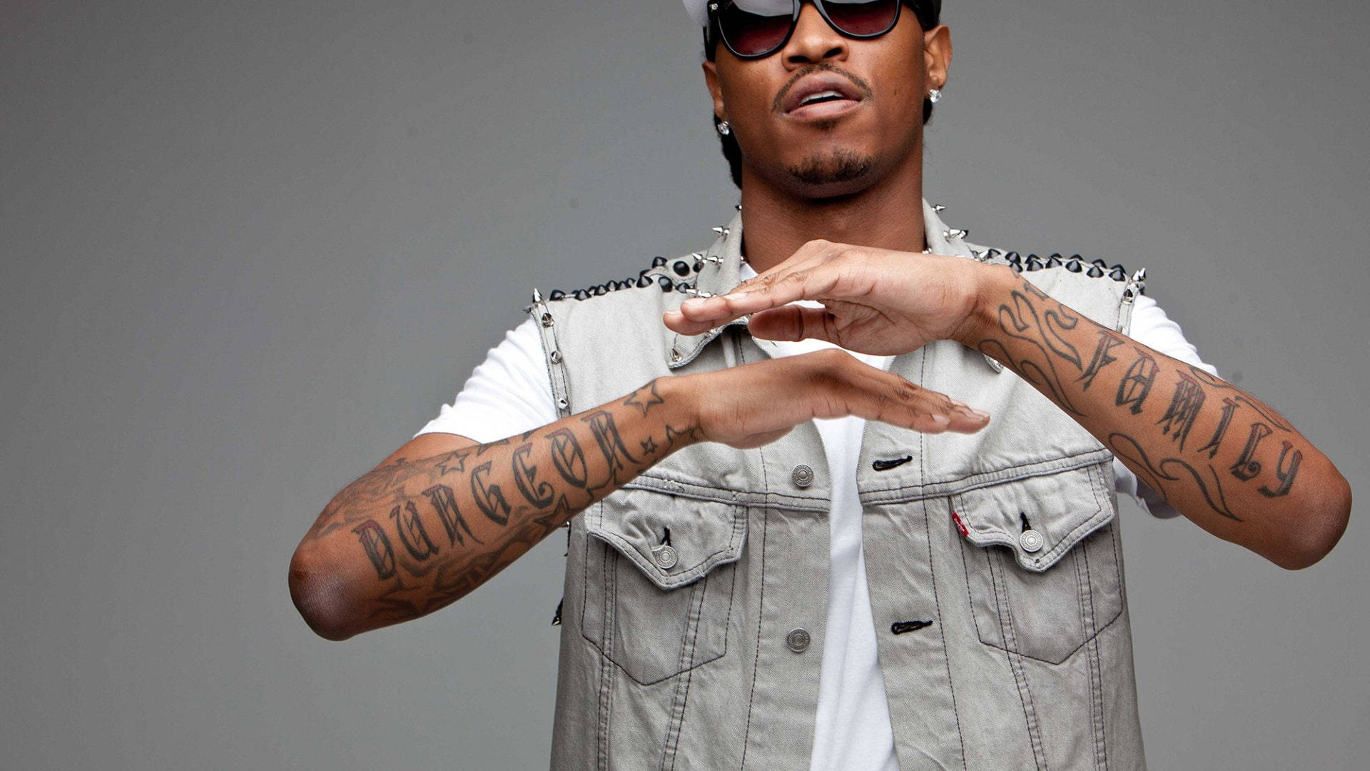 Future Rapper In Sunglasses Wallpaper