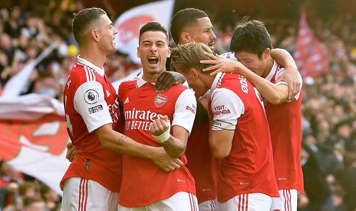 Gabriel Martinelli Celebrating With Team Wallpaper