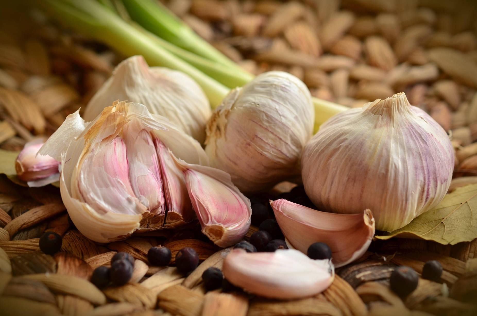 Garlic Vegetable Herb Cloves In Wicker Wallpaper