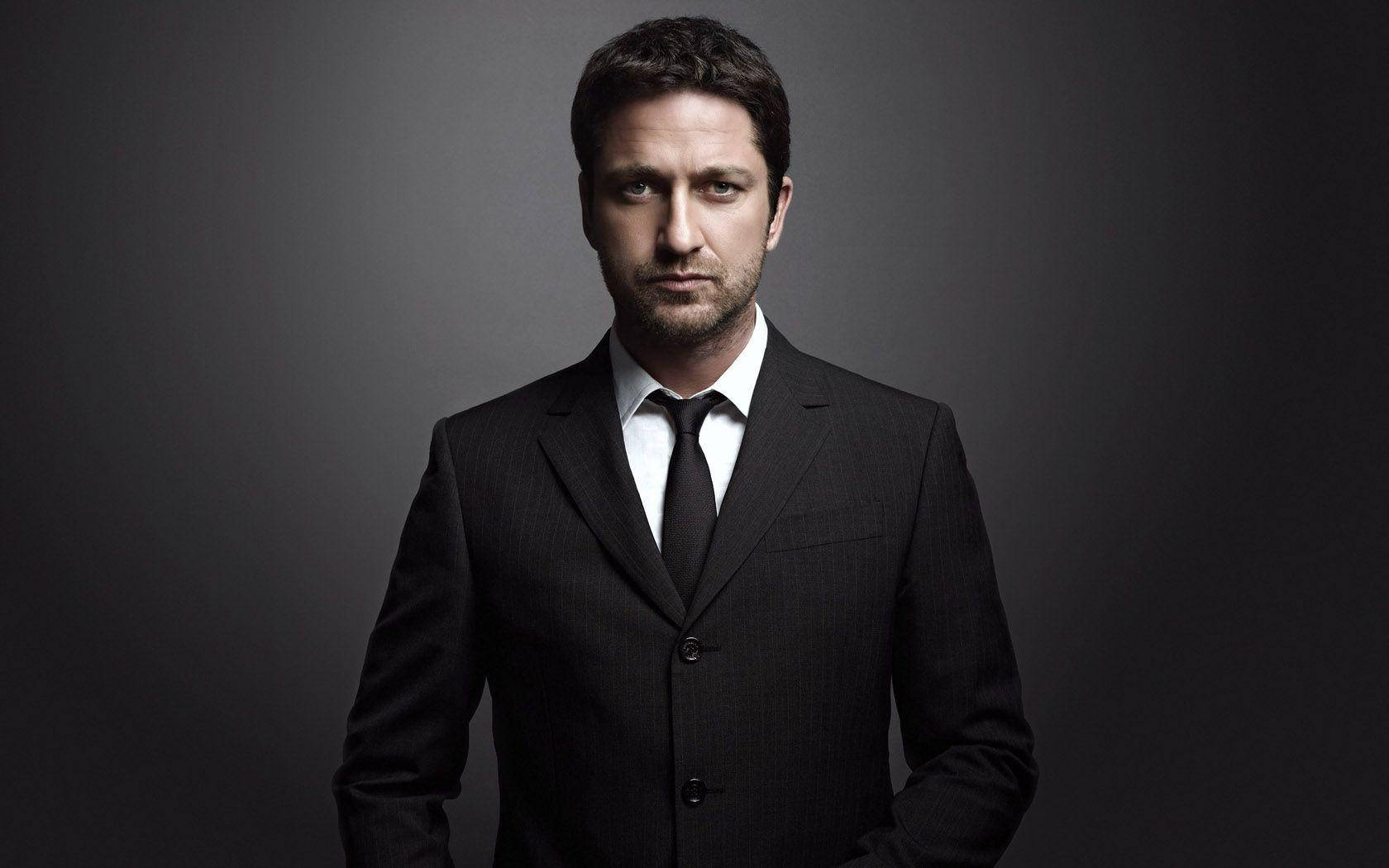 Gerard Butler Hollywood Actor Formal Suit Tie Wallpaper