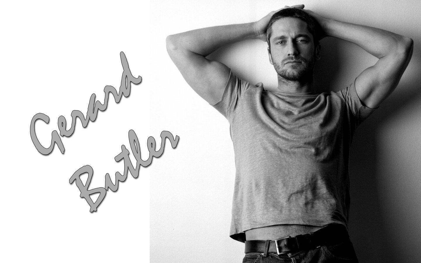 Gerard Butler Hot Sexy Pose Wall Wallpaper