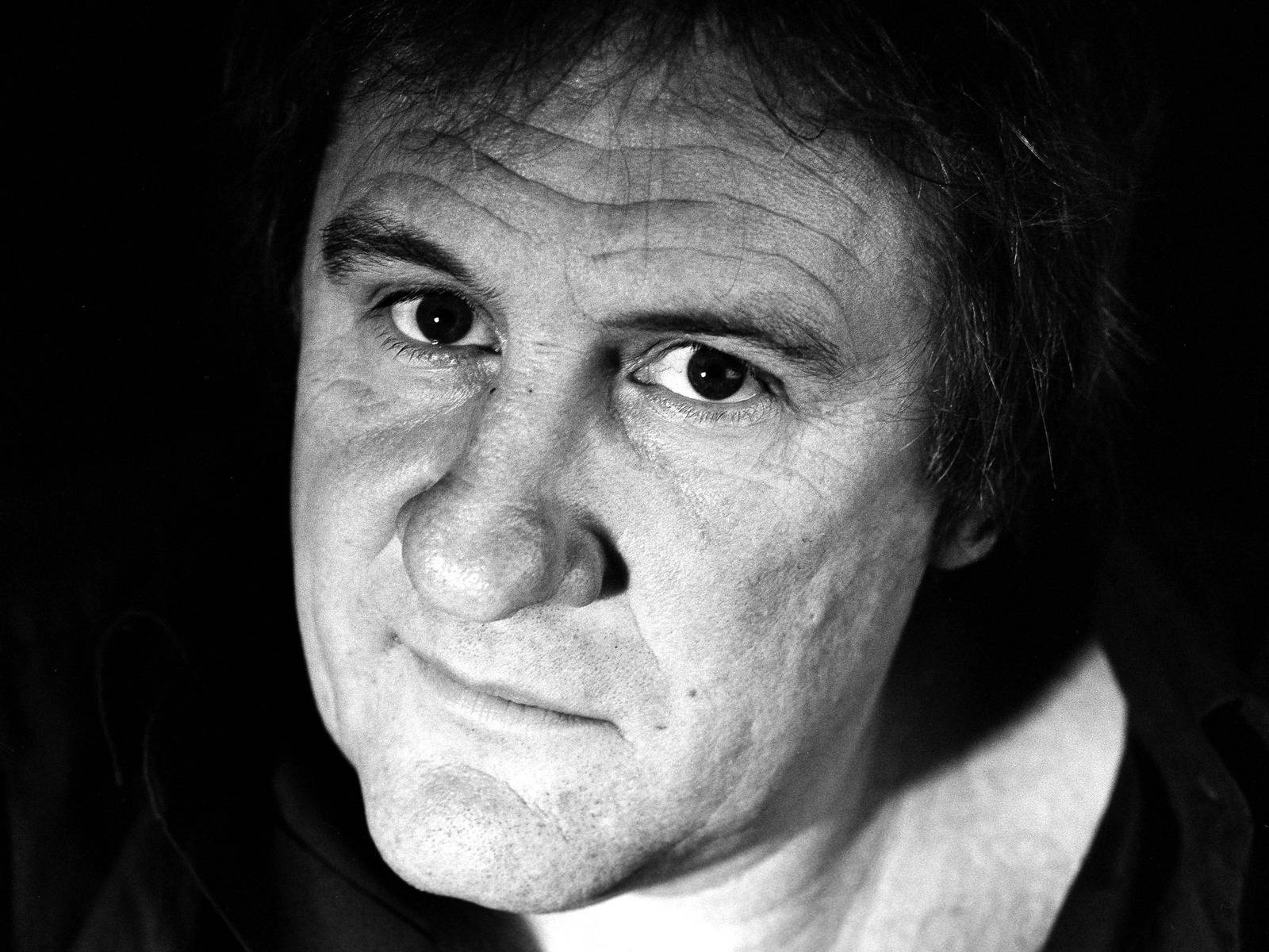 Gérard Depardieu Black And White Close-up Wallpaper