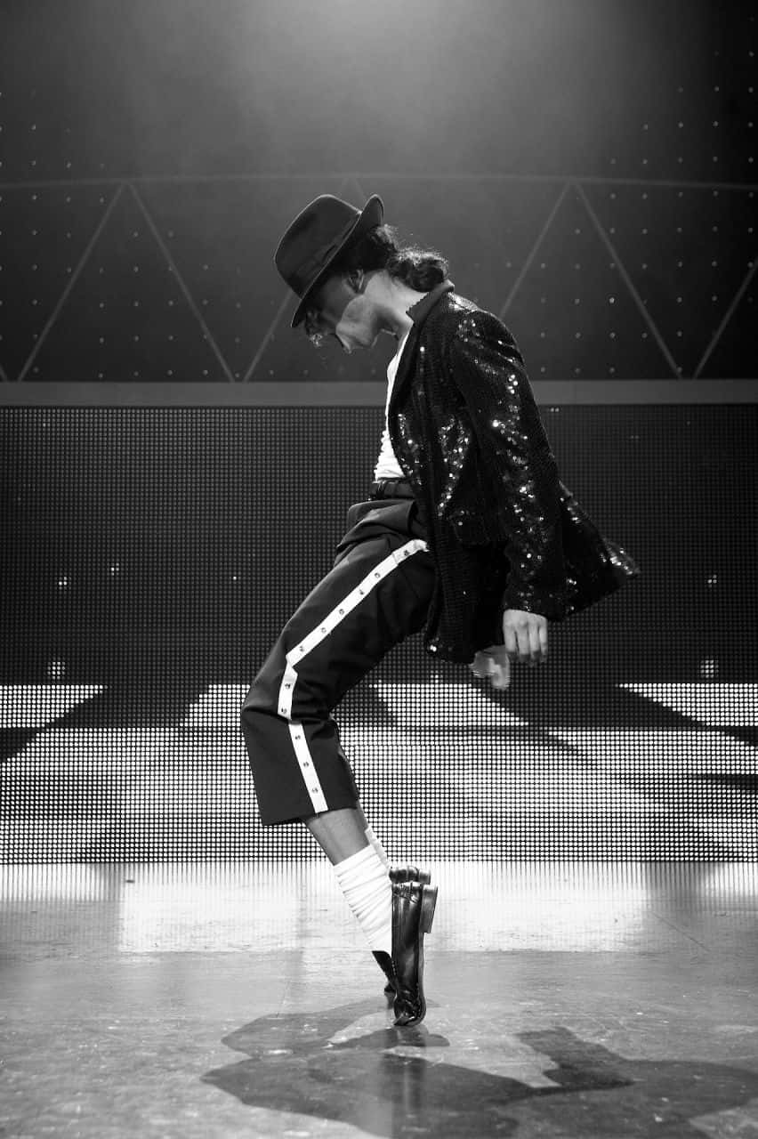 Get Grooving To The King Of Pop With The Michael Jackson Iphone Wallpaper