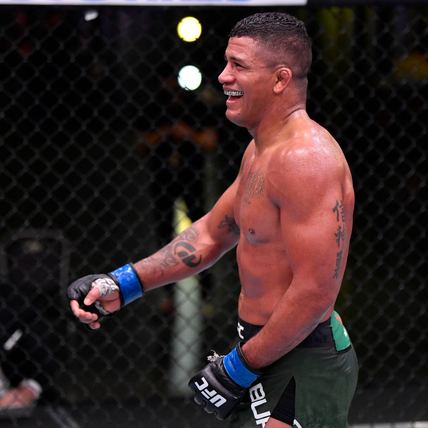 Gilbert Burns Smiling Side View Wallpaper