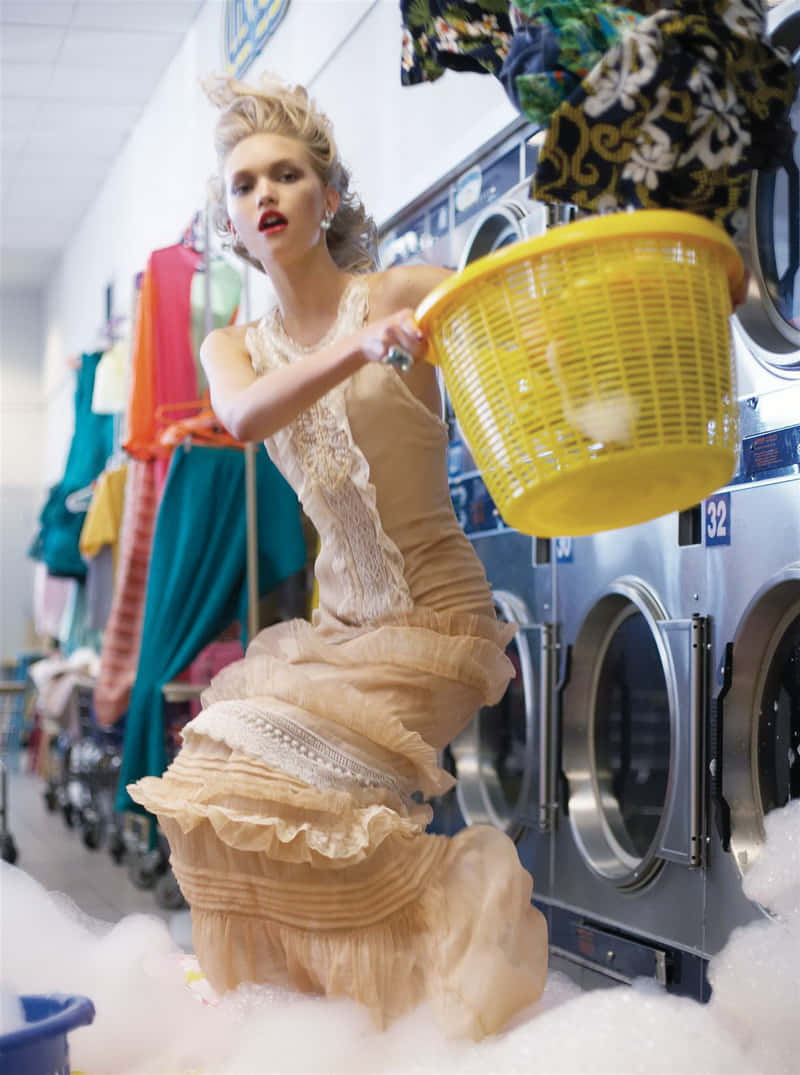 Glamorous Laundry Day Wallpaper