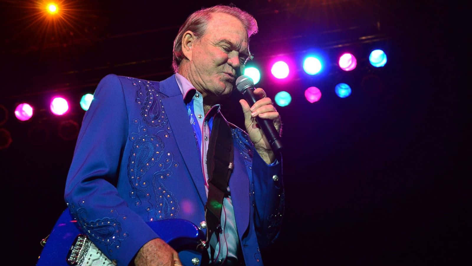 Glen Campbell Performing Live Wallpaper