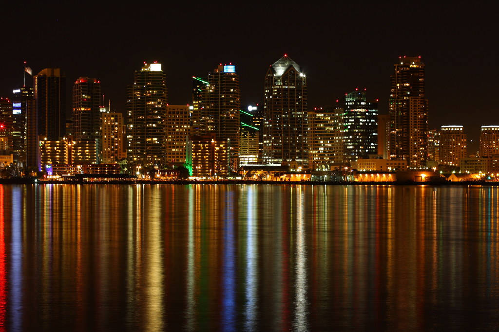 Glistening Waters Under San Diego Urbanscape Wallpaper