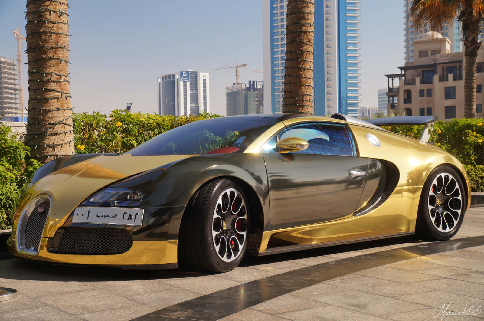 Gold Bugatti Veyron Car Parked Wallpaper