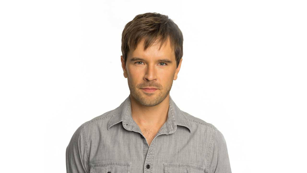 Graham Wardle In Grey Wallpaper