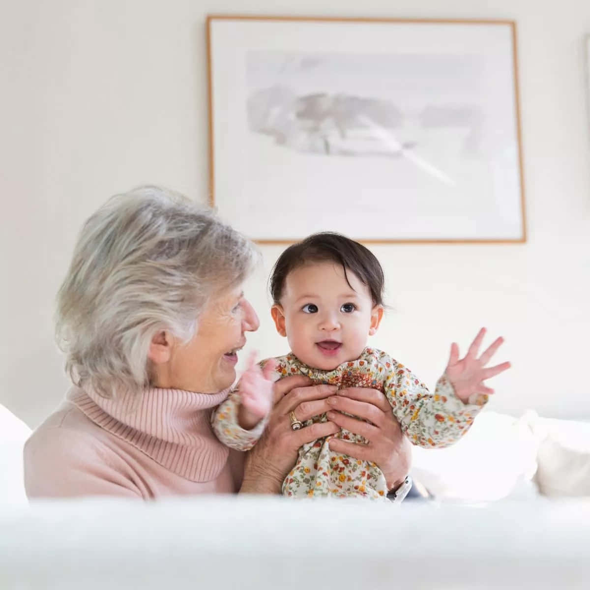 Grandmotherand Grandchild Bonding Wallpaper