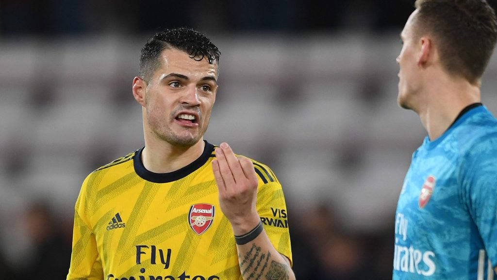 Granit Xhaka In A Tactical Discussion During The Game Wallpaper