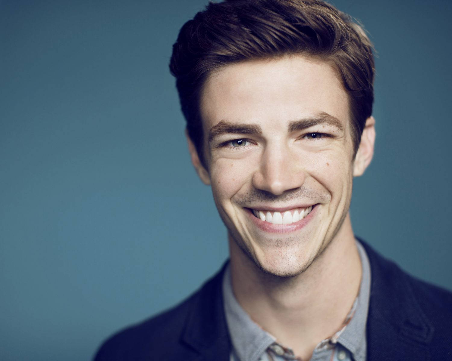 Grant Gustin Action Tv Actor Wallpaper