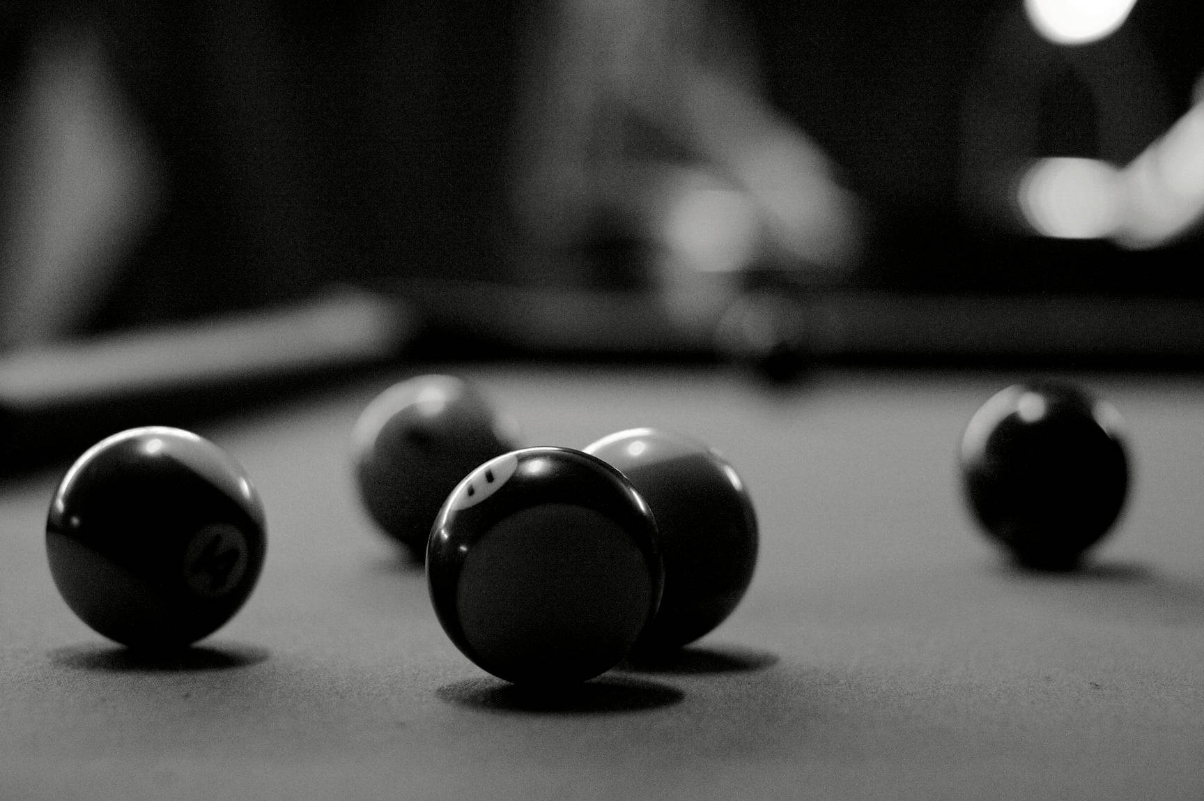 Grayscale Balls Wallpaper