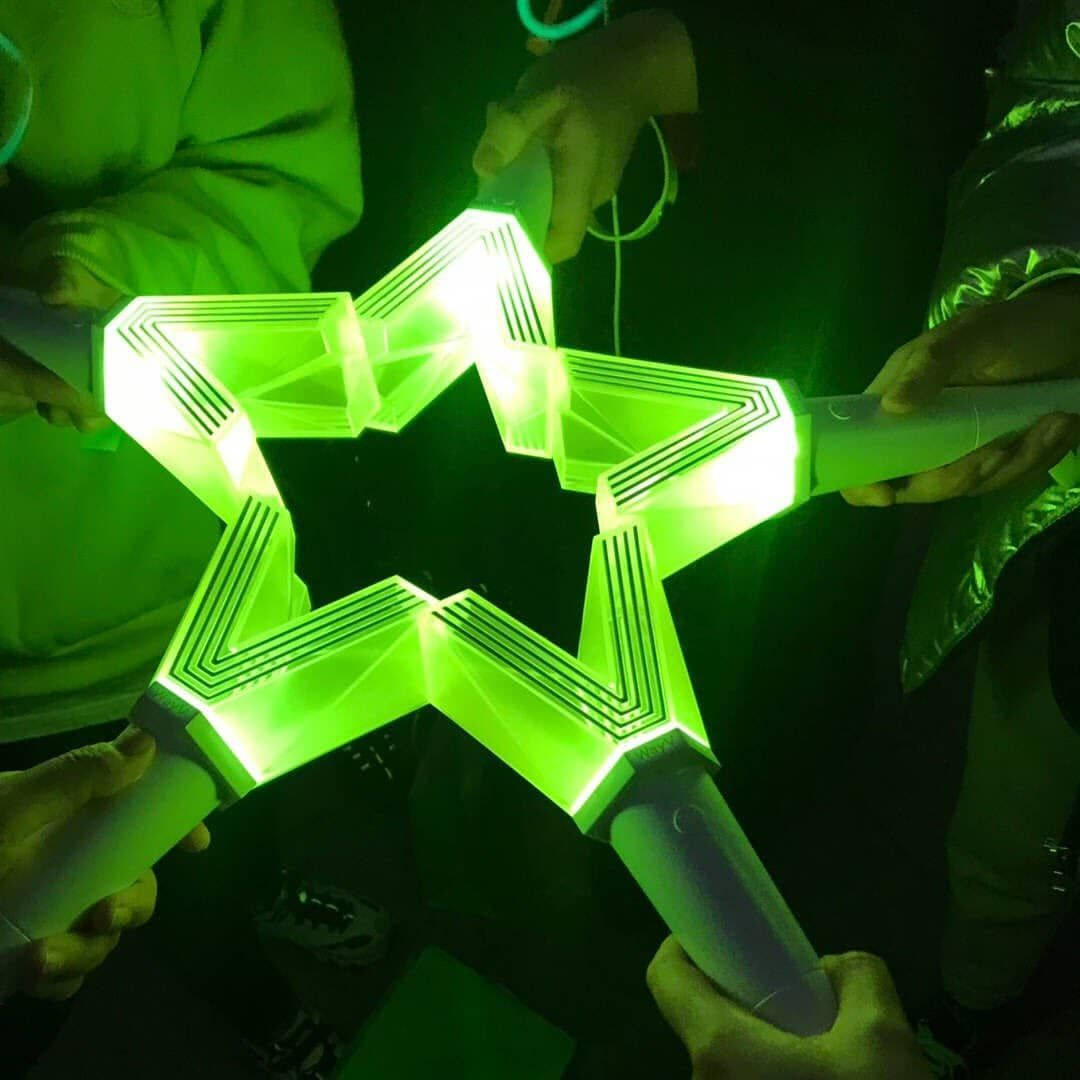 Green Aesthetic Tumblr Star Lightstick Wallpaper