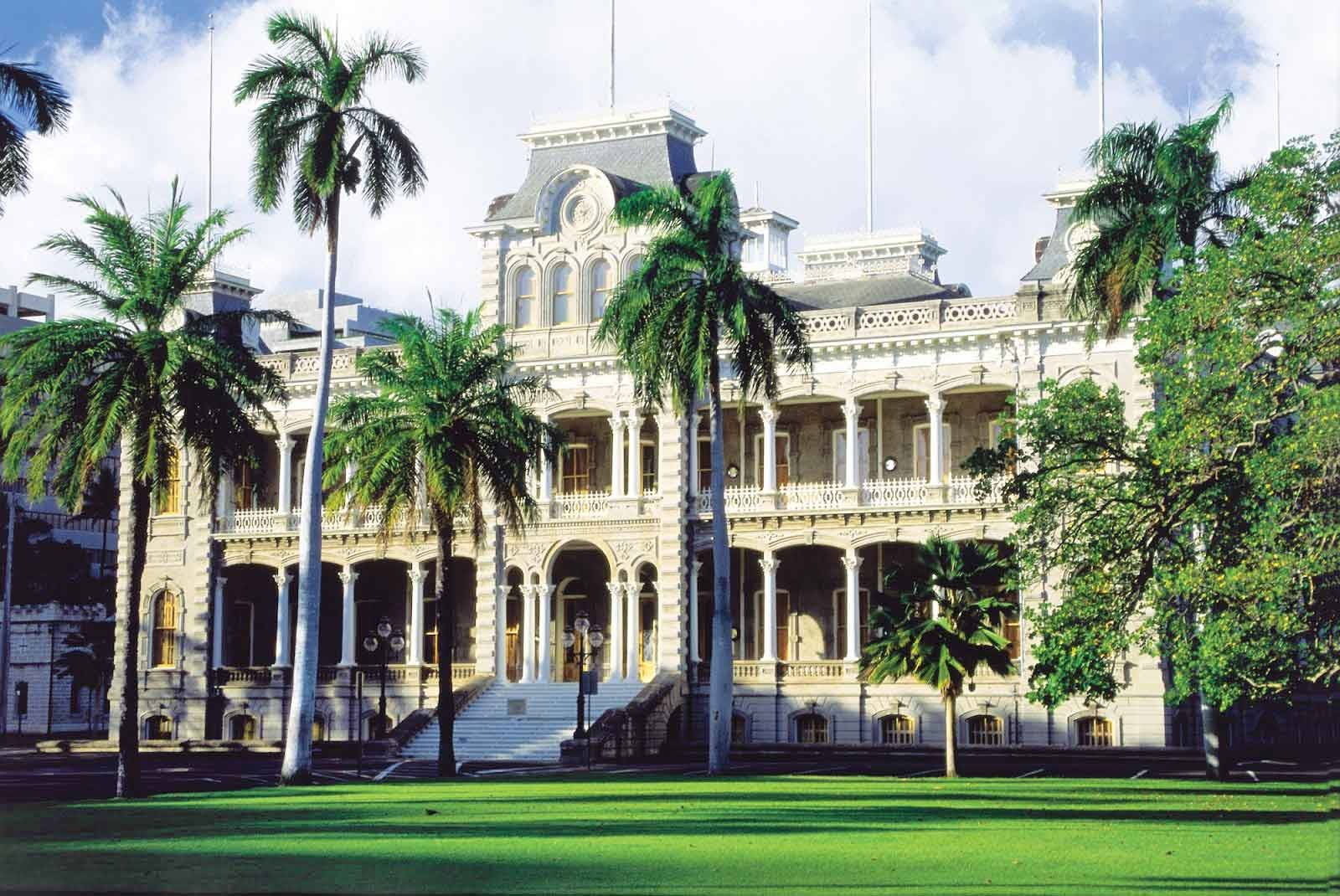 Greeneries Around Iolani Palace Wallpaper