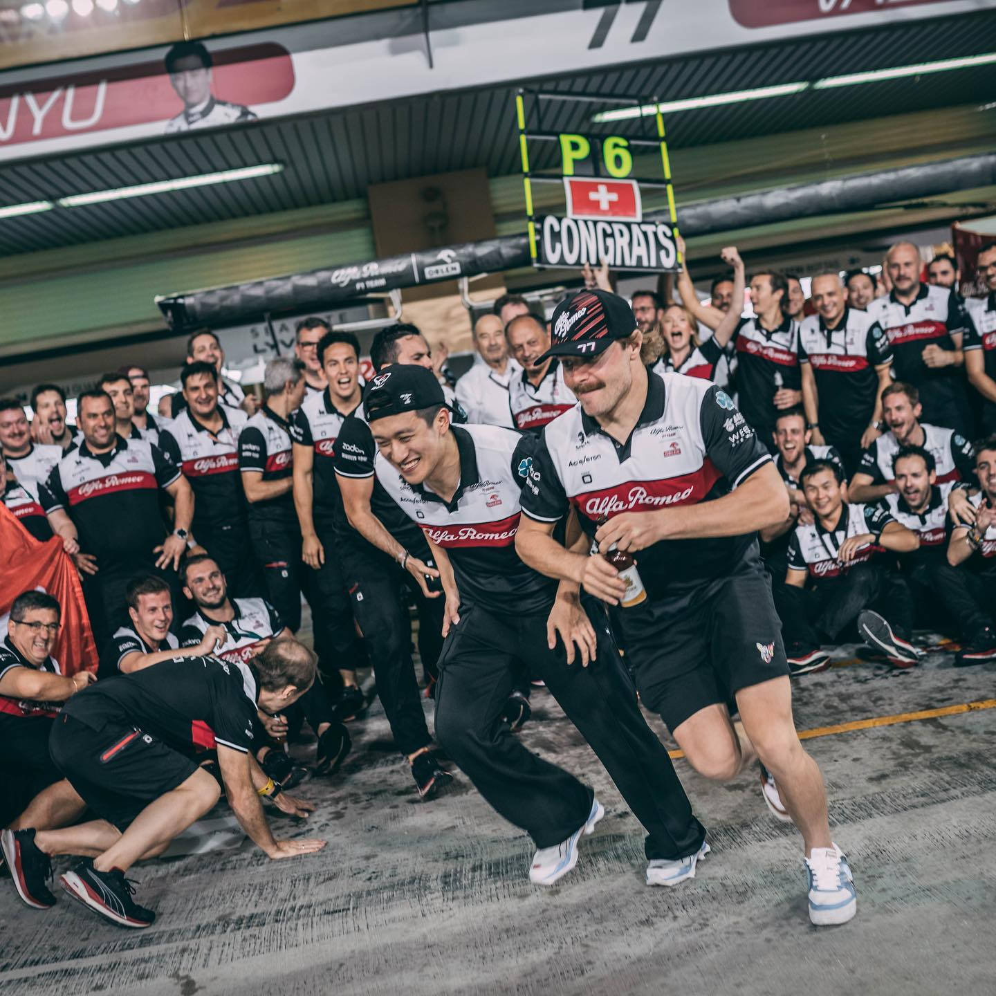 Guanyu Zhou With Alfa Romeo Racing Staff Wallpaper