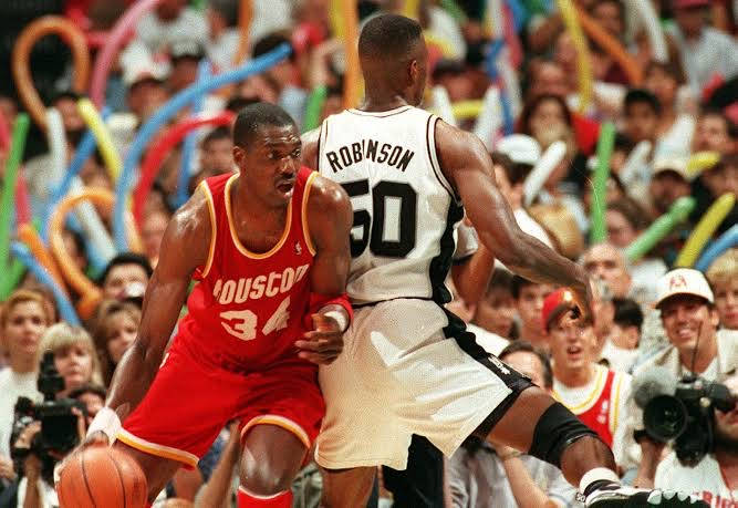 Hakeem Olajuwon Against Robinson Wallpaper