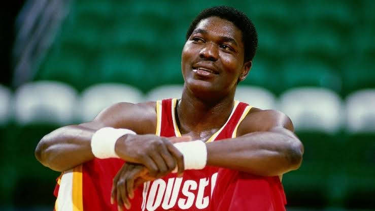 Hakeem Olajuwon Sitting Wallpaper