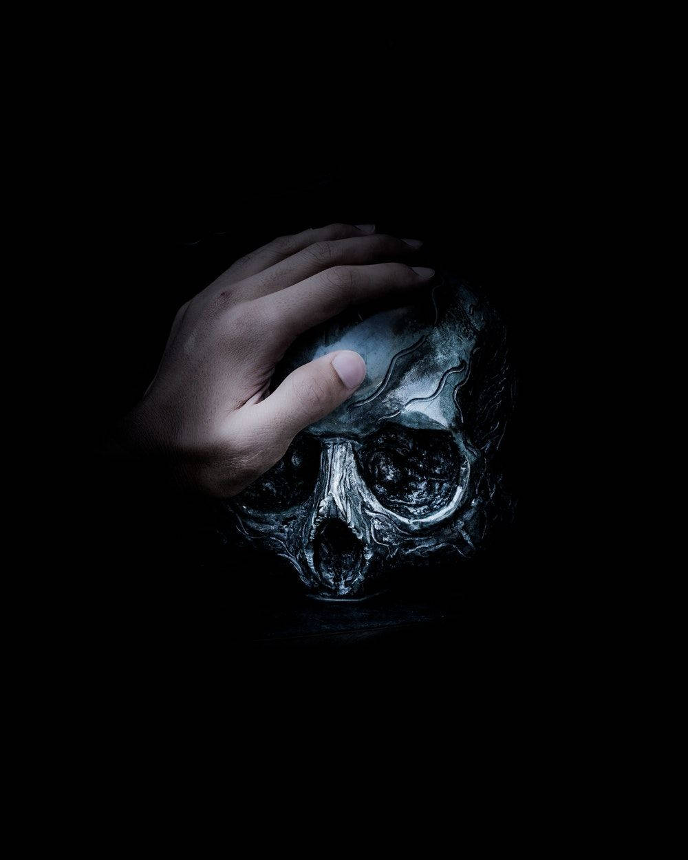 Hand On Skull Black Horror Wallpaper