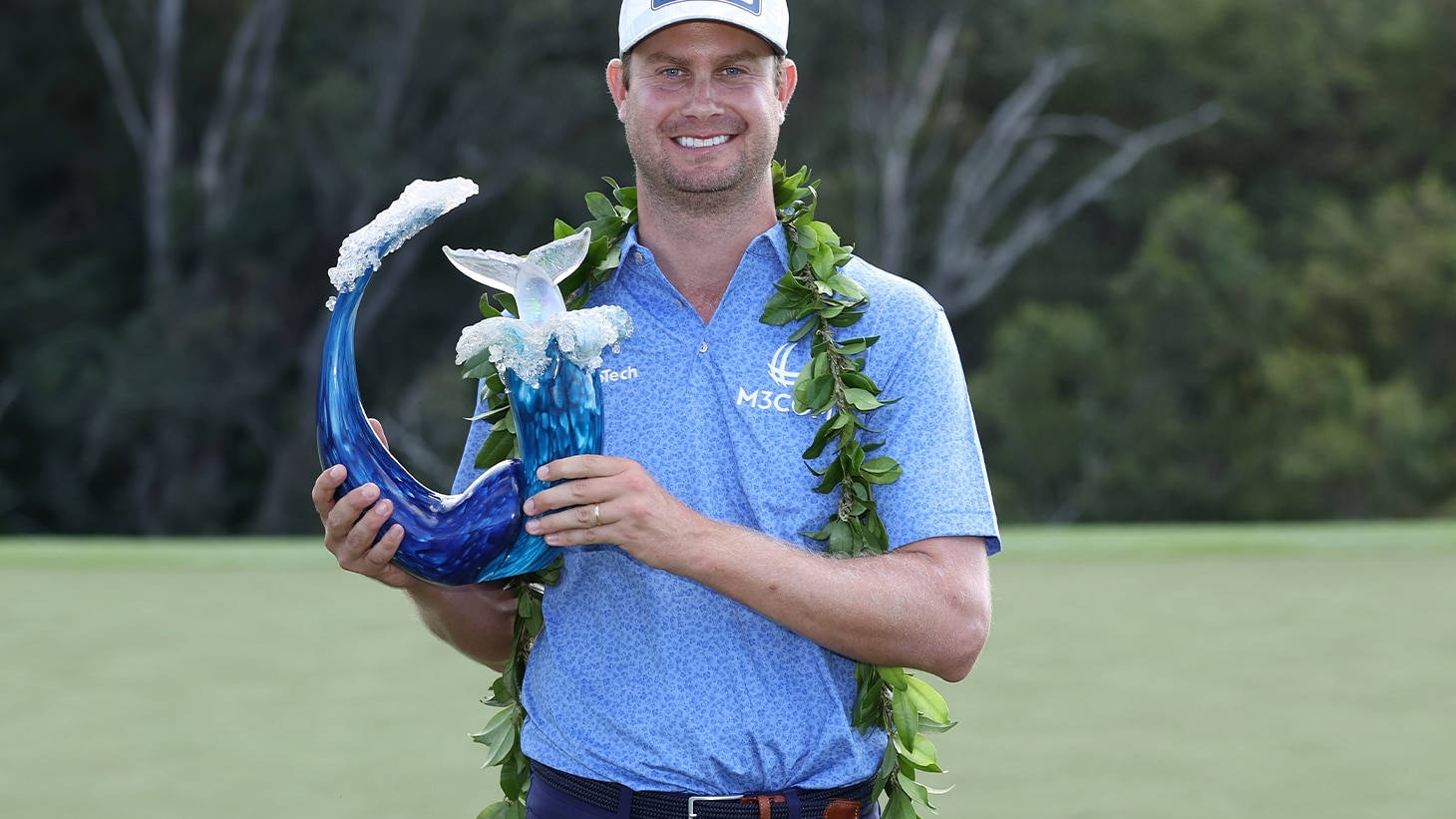 Harris English Holding A Trophy Wallpaper