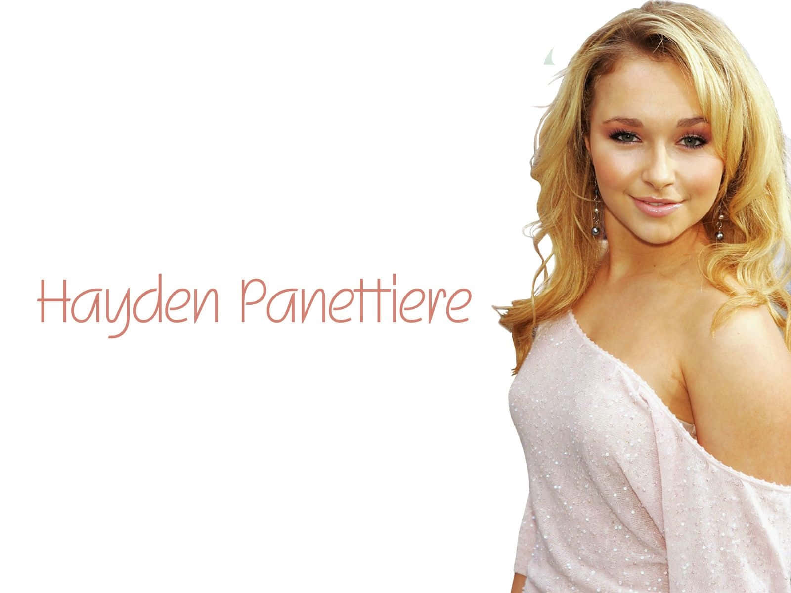 Hayden Panettiere Smiling Radiantly Wallpaper