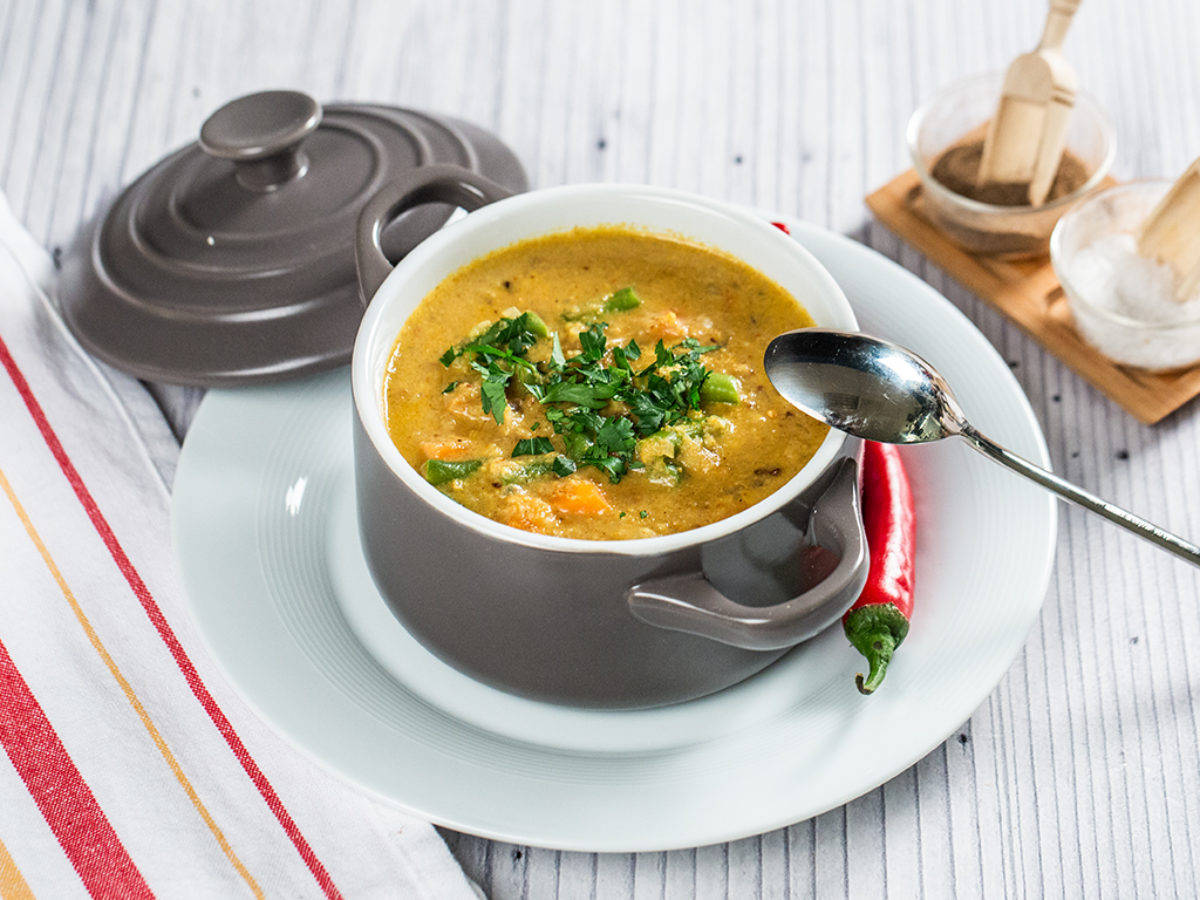 Heartwarming Spicy Cauliflower And Green Bean Soup Wallpaper