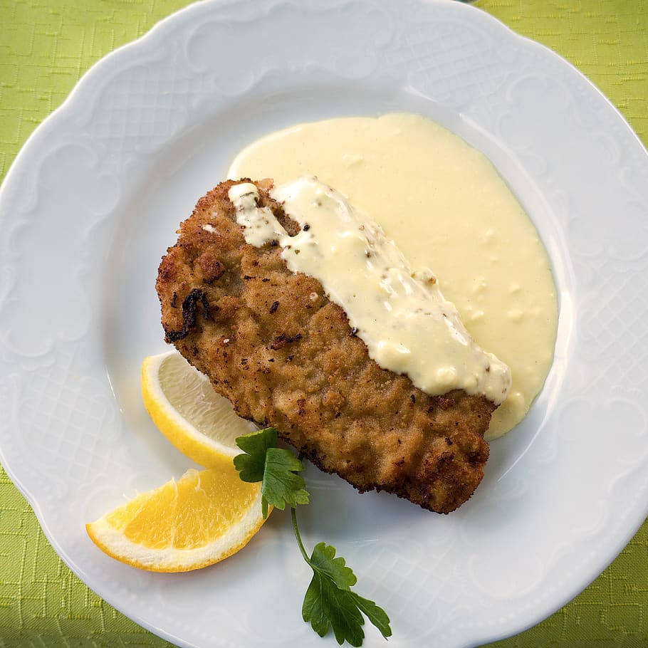 Hearty Wiener Schnitzel With Tartar Sauce Wallpaper