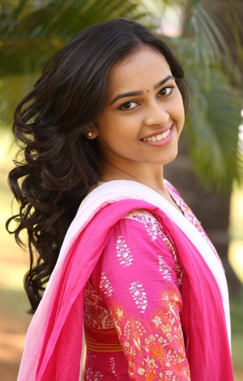 Heroine Sri Divya Portrait Wallpaper