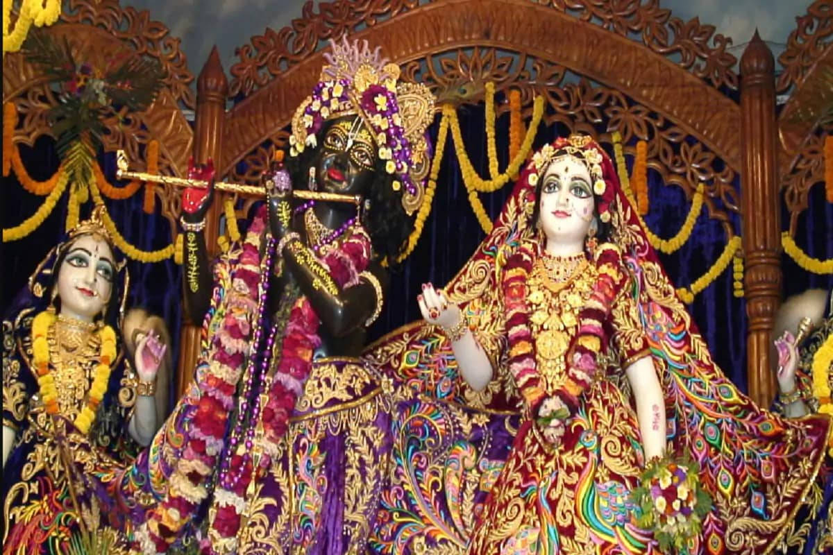 Hindu Goddess In Banke Bihari Temple Wallpaper