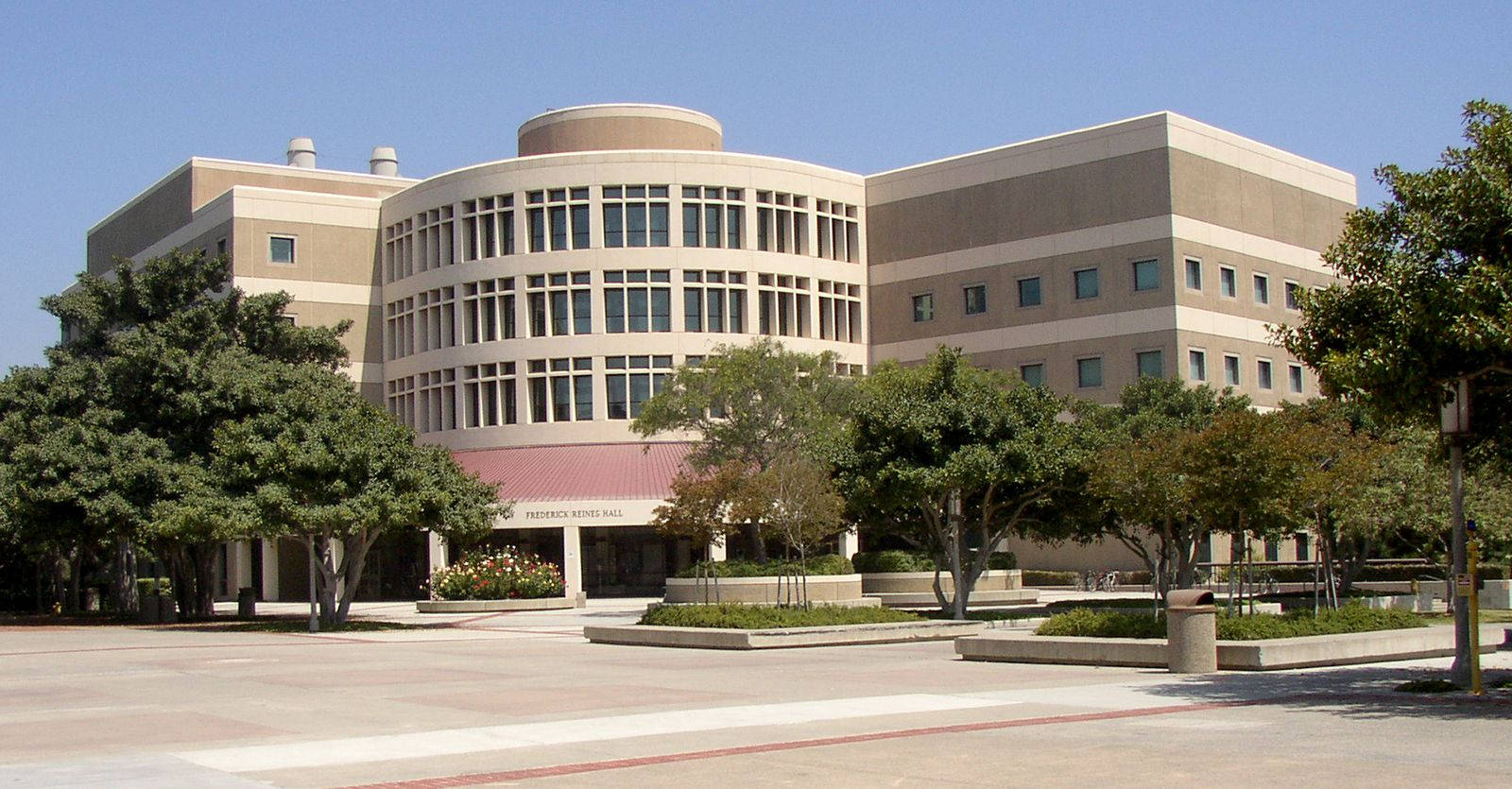 Historic University Of California In Irvine Wallpaper