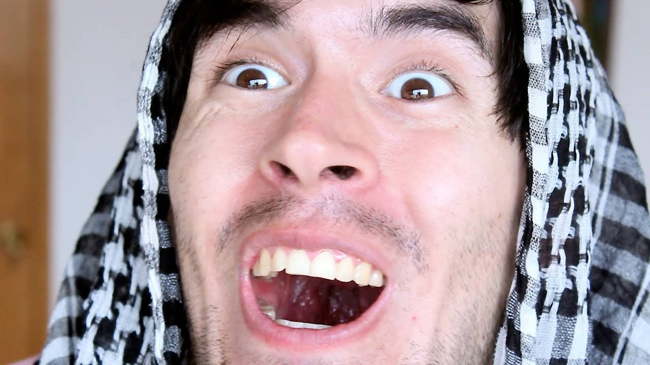 Holasoygerman Close-up Funny Face Wallpaper