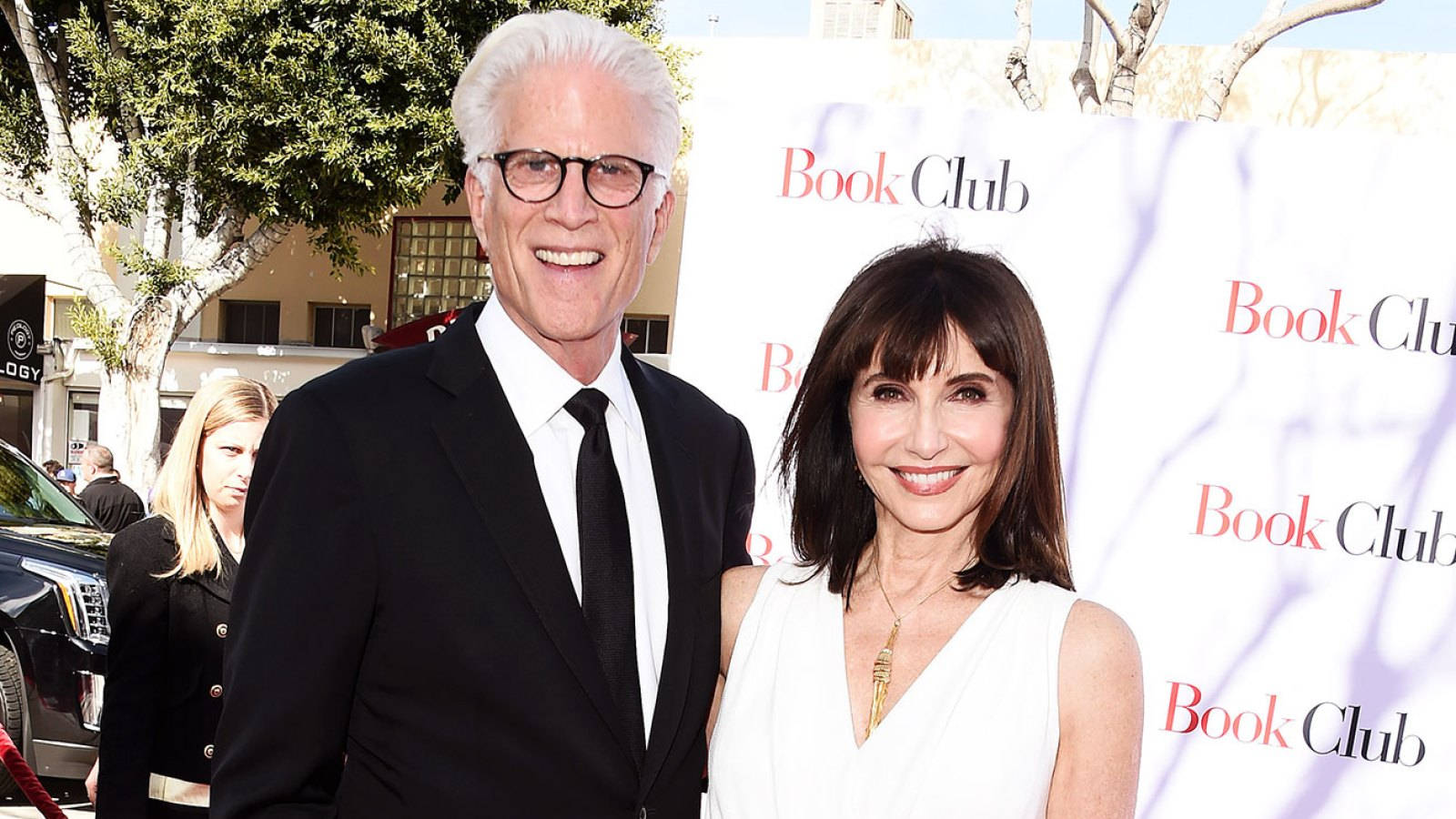 Hollywood Elites Mary Steenburgen Ted Danson Wallpaper