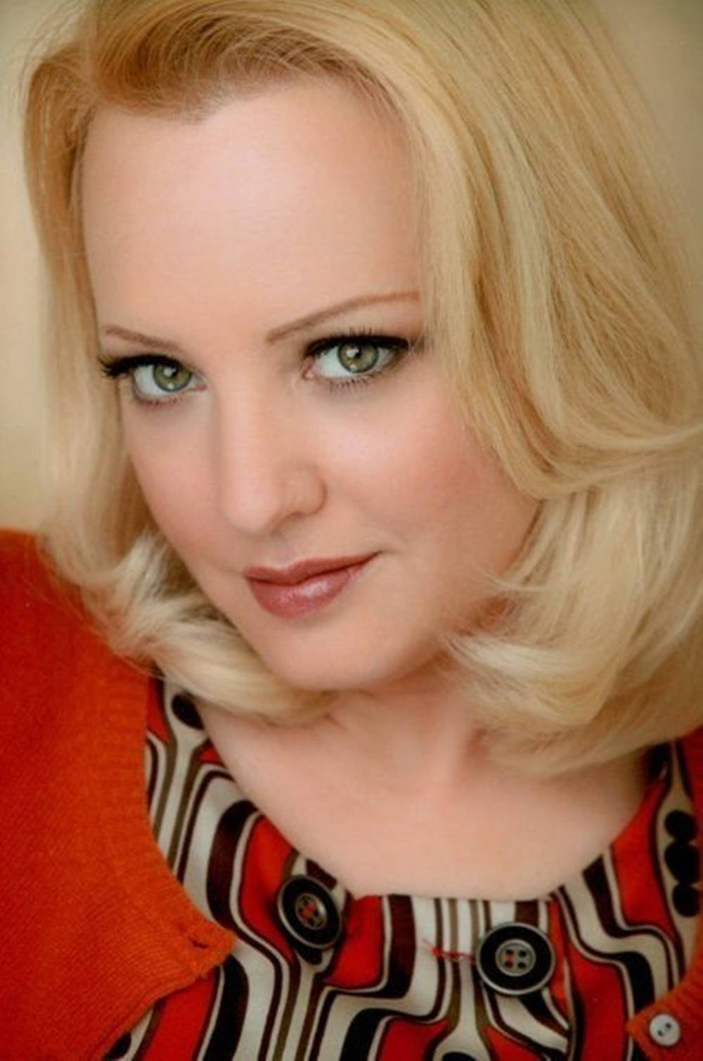 Hollywood Star Wendi Mclendon Covey Close Up Shot Wallpaper