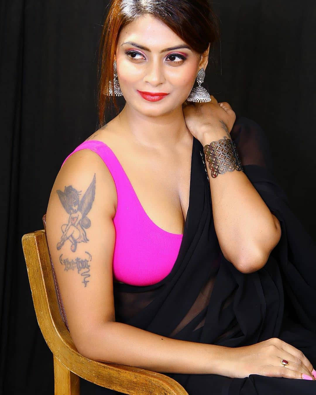 Hot Aabha Paul Heroine Wallpaper