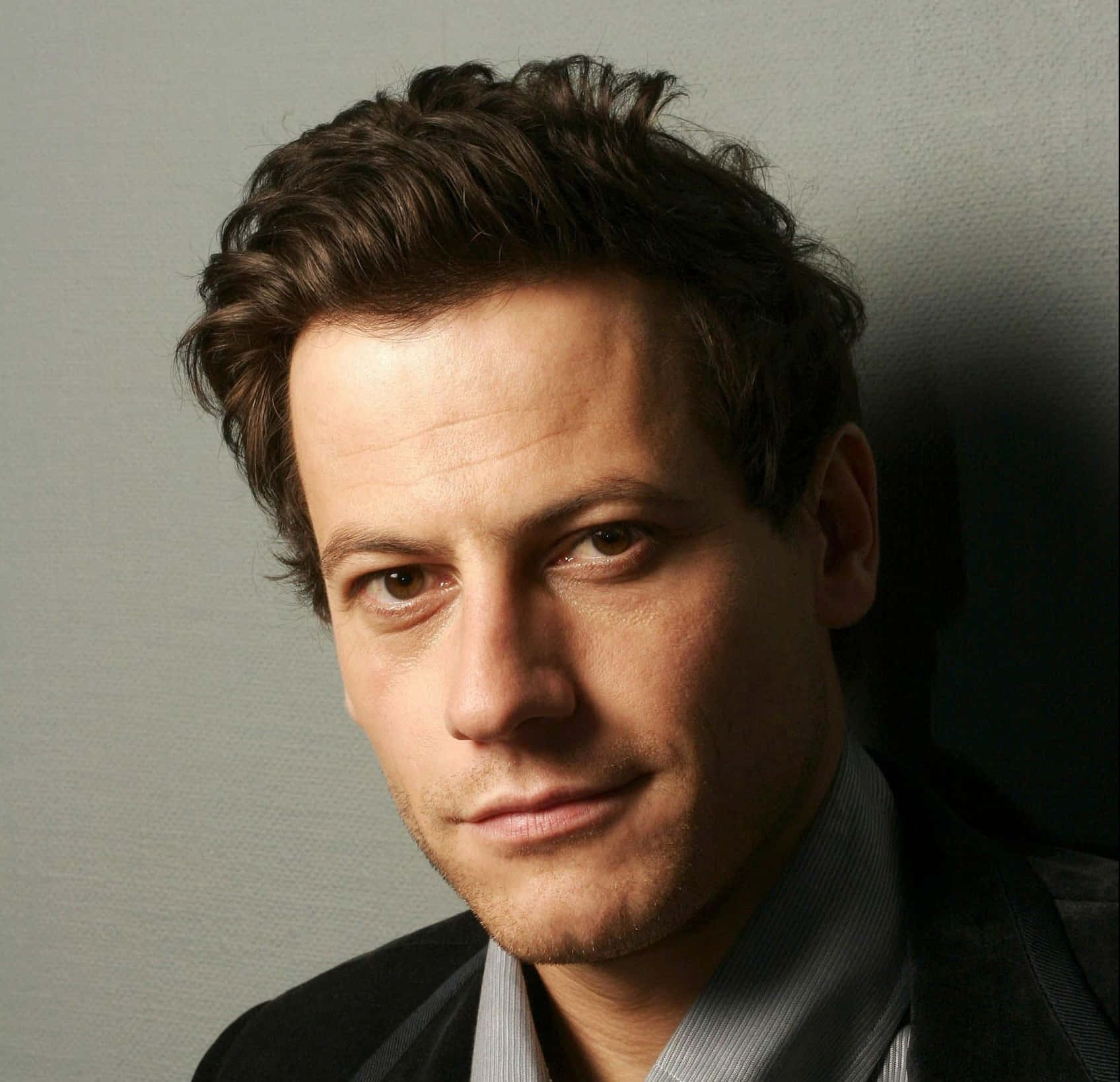 Ioan Gruffudd 1696 X 1638 Wallpaper