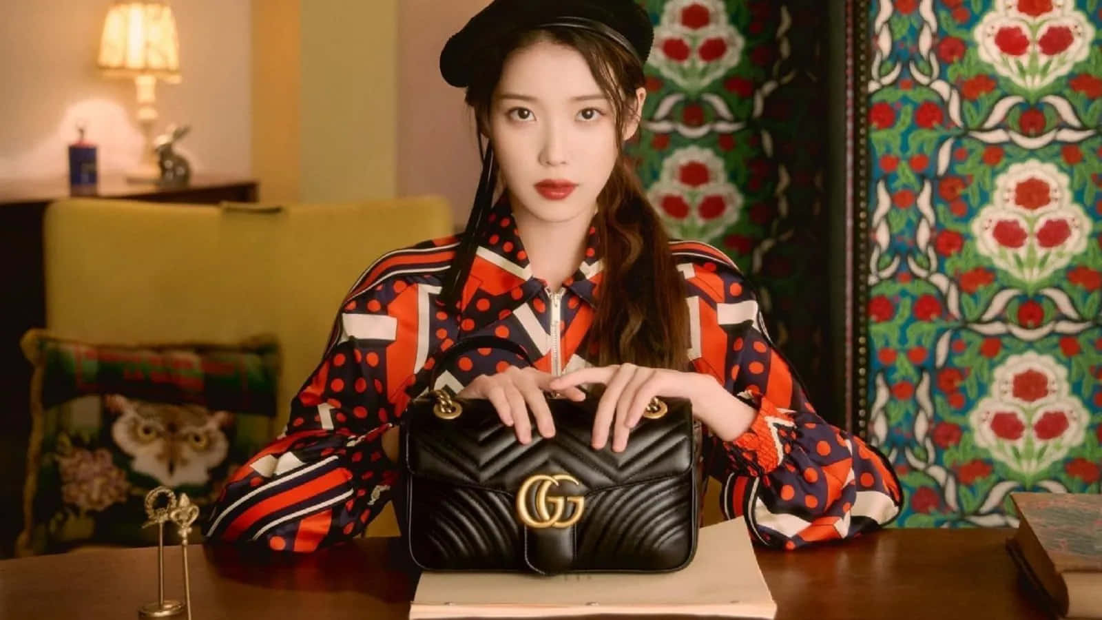 Iu With Black Bag Gucci 4k Wallpaper