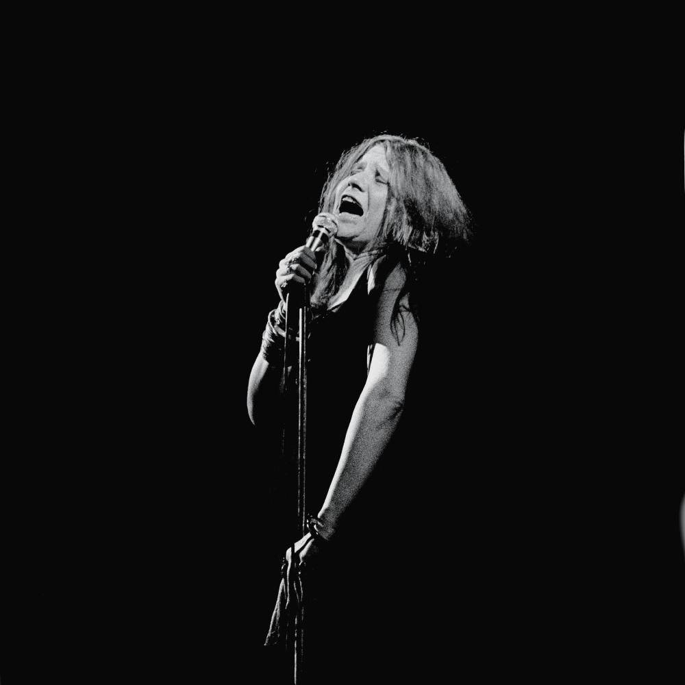 Janis Joplin Emotional On Stage Wallpaper