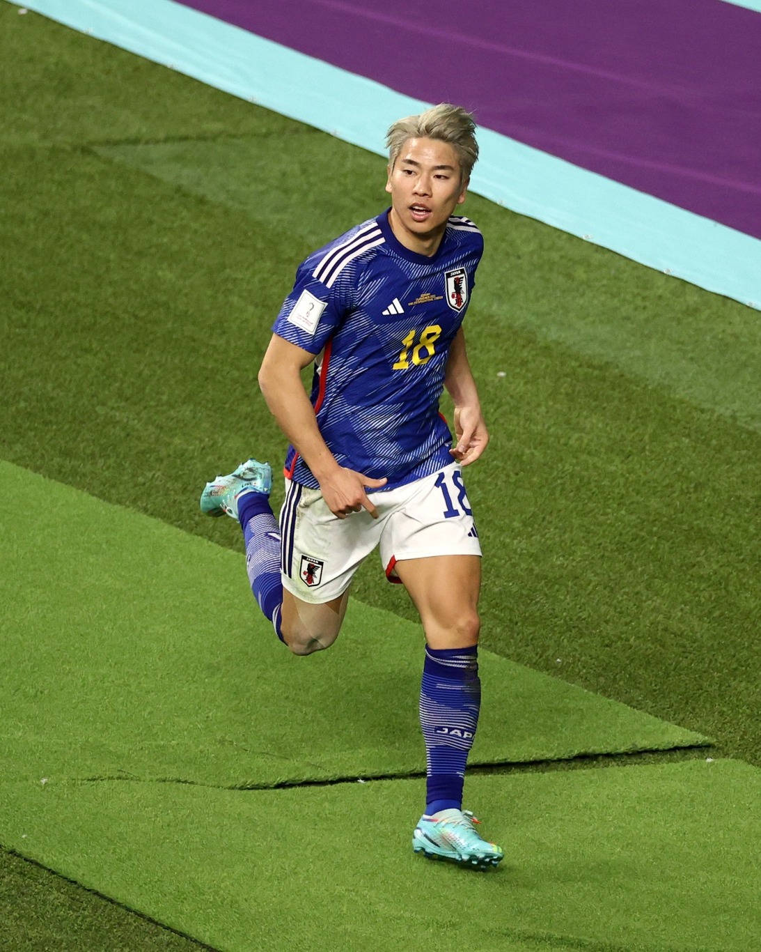 Japan National Football Team Running Takuma Asano Wallpaper