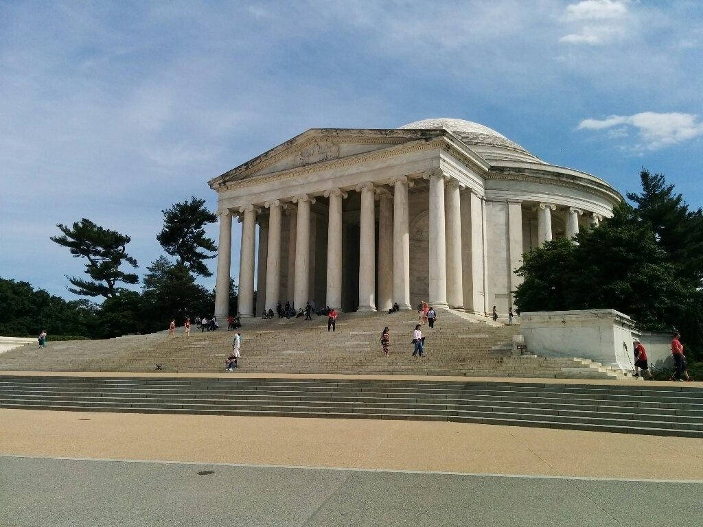 Jefferson Memorial On A Cloudy Day Wallpaper