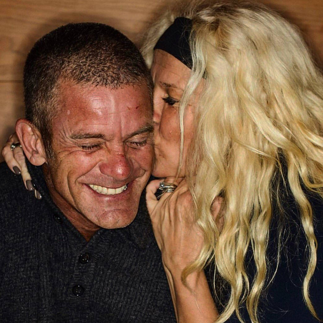 Jesper Parnevik And Wife In Love Wallpaper