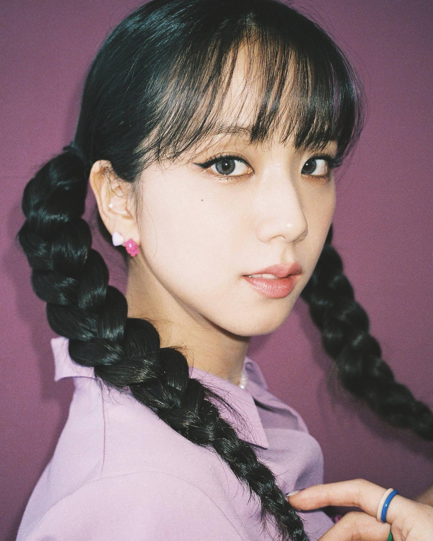 Jisoo Cute Braided Hair Wallpaper