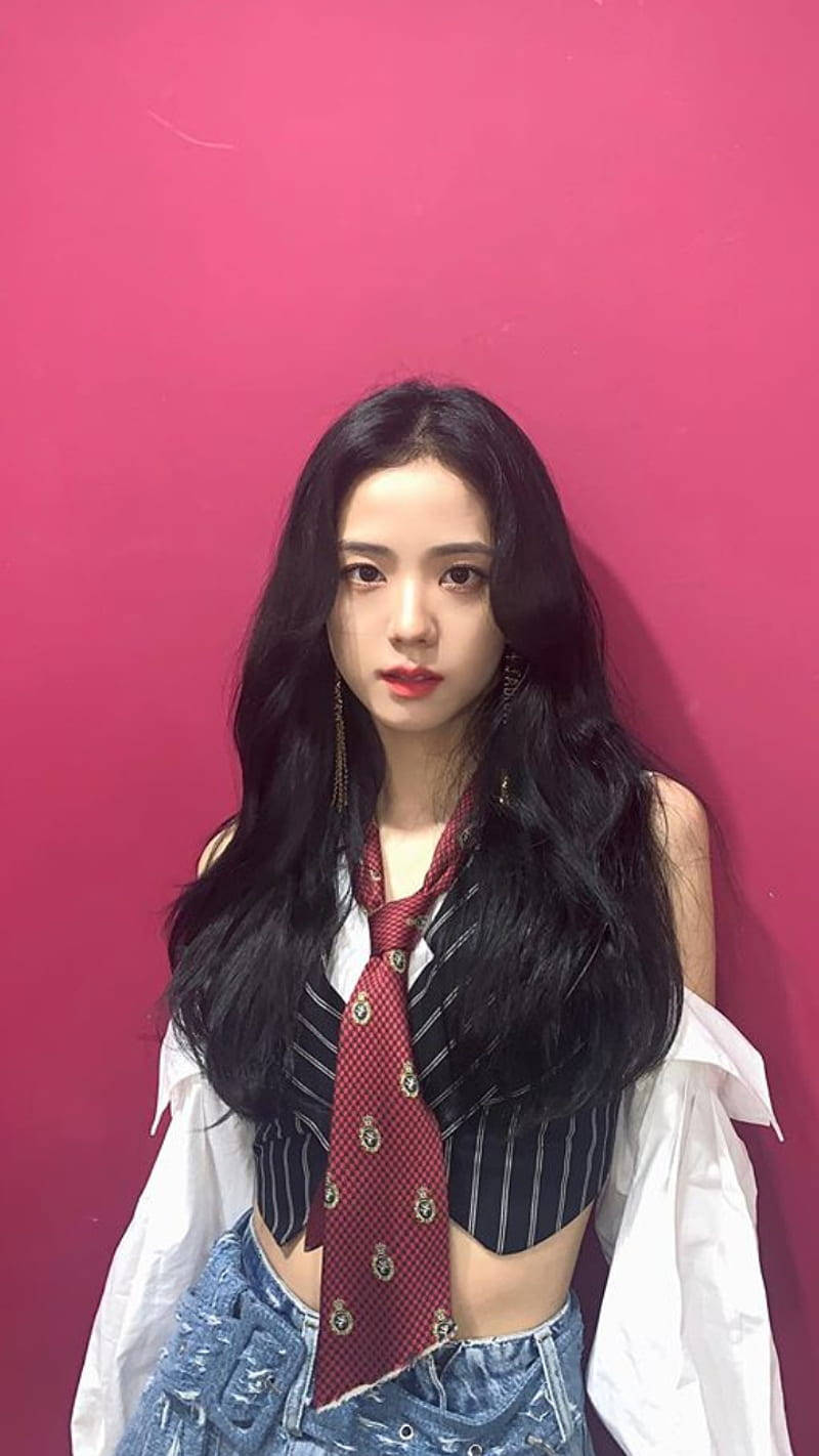 Jisoo Cute Red Background Wallpaper