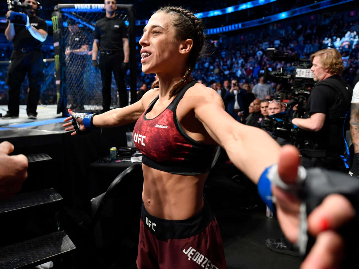 Joanna Jedrzejczyk Open Arm Wallpaper