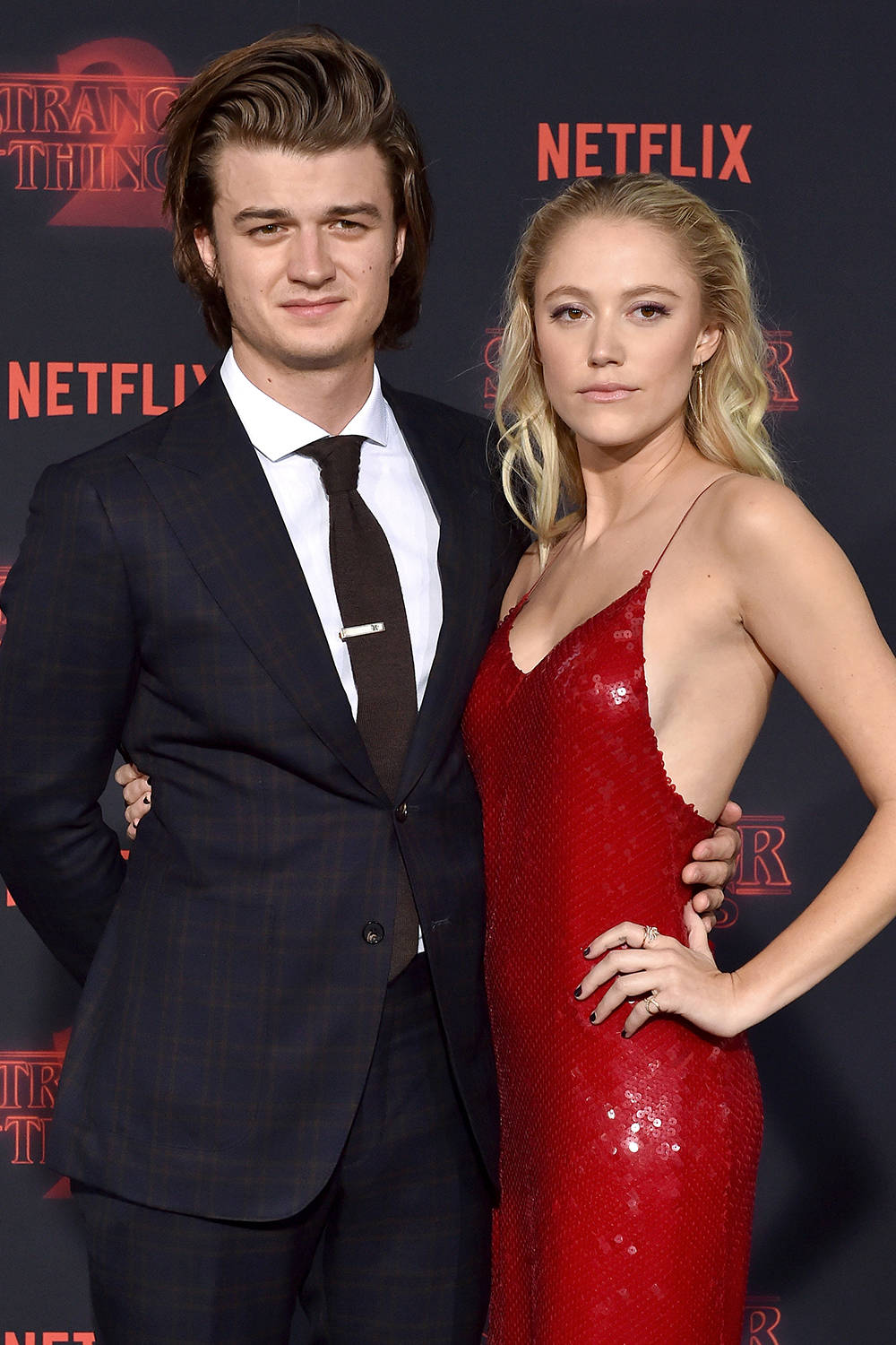 Joe Keery And Maika Monroe Wallpaper