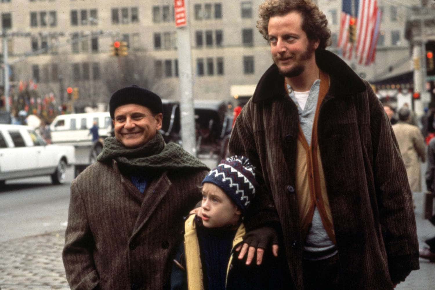 Joe Pesci With Child And Man In City Wallpaper