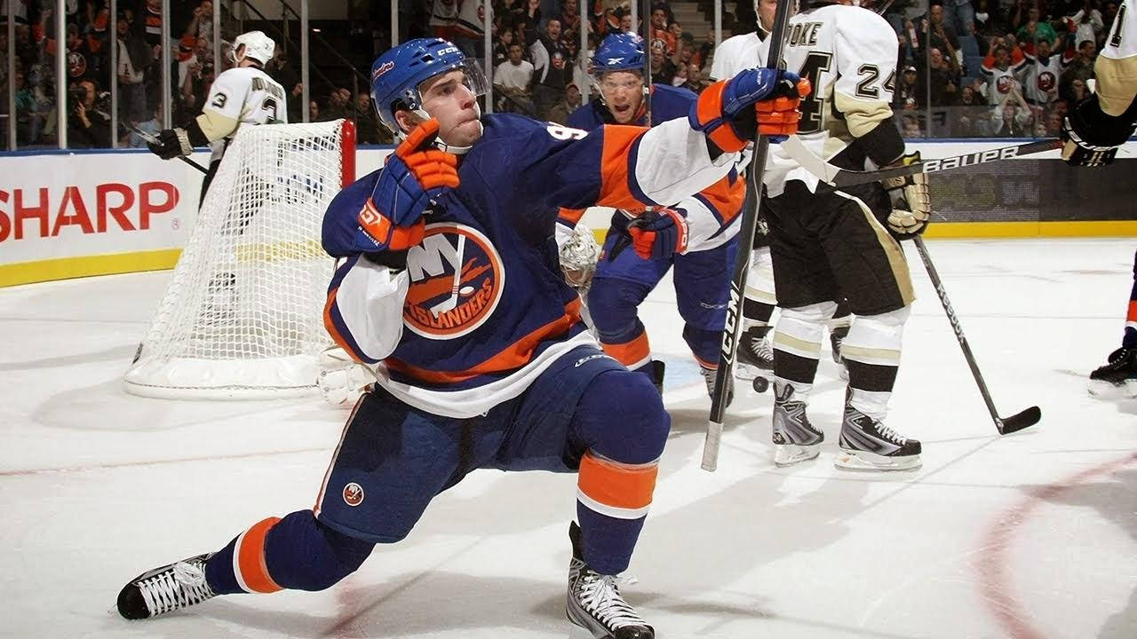 John Tavares Striking A Pose Wallpaper