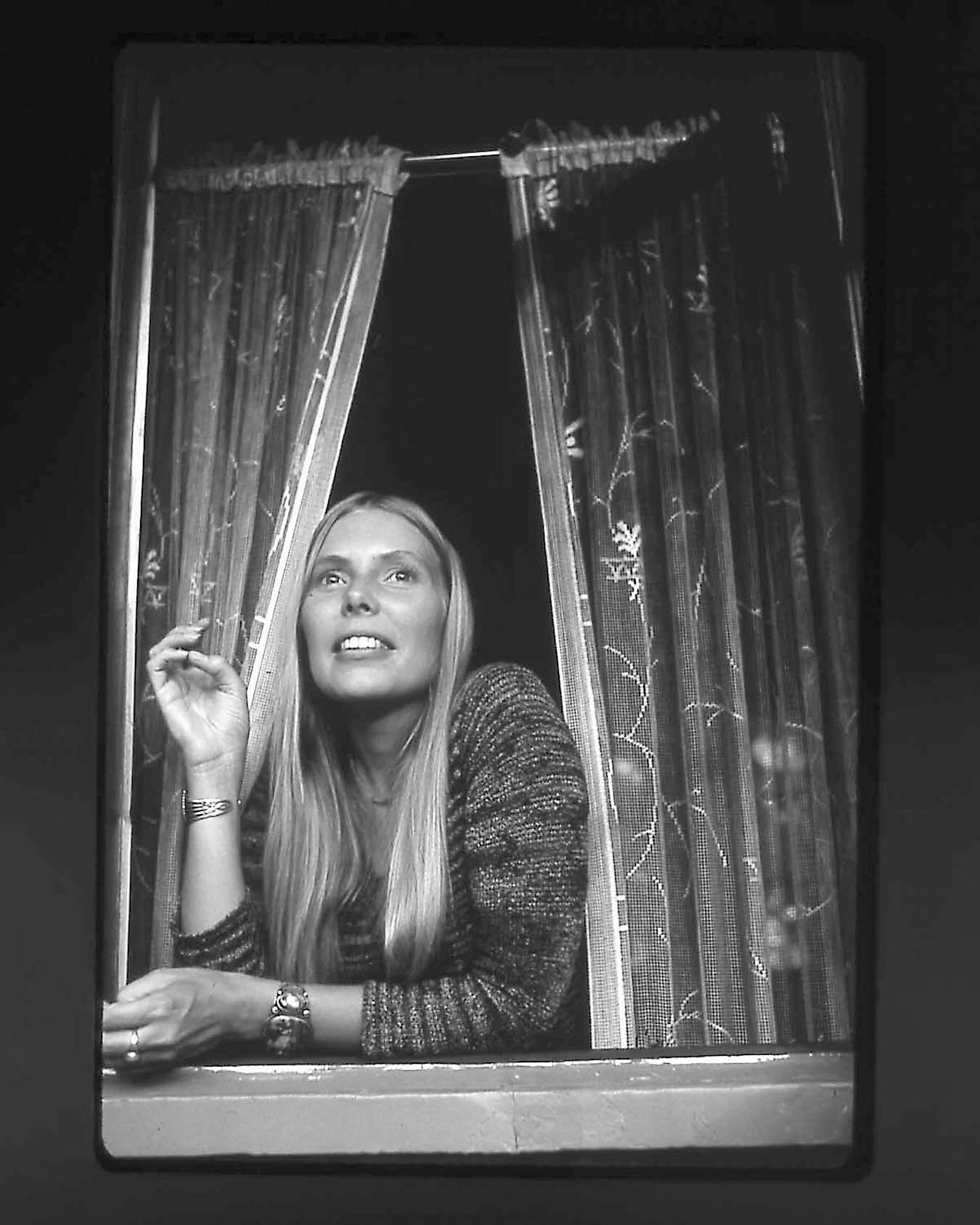 Joni Mitchell At Laurel Canyon Wallpaper